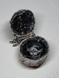 Super Glaring Black Agate Geode Crystal Box, Nature Crystal for Wedding, Engagement, Ring Box, Jewelry Box, Love Gift - Etsy