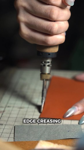🪡 👜 LEARN HANDCRAFTED LEATHERWORK 🧸 Love handmade leather goods? ✨ Ever wanted to craft your own wallet, belt, or one-of-a-kind accessory — something truly personal, whether for yourself, your loved ones, or even to start your own business? 👉 Begin your creative journey with LeeH Handcrafted – a brand with 13 years of experience in premium leather craftsmanship. 🪡 WHY CHOOSE LEEH HANDCRAFTED? ⭐ Over 13 years of expertise in handcrafted leather design & training ⭐ Featured at Creative Market