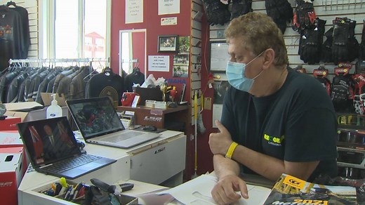 Small business owner can’t get answer about Ontario COVID-19 grant, calls Global News and gets help