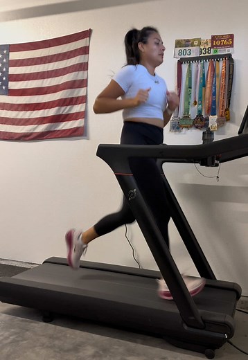 Half Marathon Training Plan W1 D4 •30 min Progression Run •5 min Cool Down Walk •5 min Post-Run Stretch Stayed up wayyyy too late last night and honestly turned off my alarm so I could sleep in🤭 but since I naturally woke up at 5:30 this morning I made myself get out of bed and get this run over with so I wouldn’t have to worry about it all day 🙂 running (literally) on 5 hours off sleep and still got it done💪🏽 this progression run with Mariana was so fun and even though I was exhausted and n