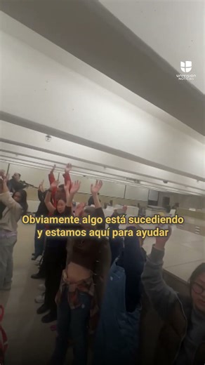 El momento en que la policía encuentra a un grupo de estudiantes escondidos del tirador