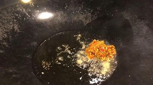 Menu sis simple jer harini kelam kabut dari Segamat ke KL dgn cuaca hujan sepanjanng perjalanan. Ni jer yg sempat😥 Nah sis belanja resipi👇🏻 Maggi goreng thai🔥 Mee maggi(celur) Cilipadi Bawang merah Bawang putih Udang Sotong Sis tiram maggi Sos Nampla Limau Nipis Kiub ikan bilis maggi Daun limau purut Daun ketumbar Serbuk cili(yang Fiya letak dlm teh Puan Sri Raja Mona smlm😈🔥) Simple kan? Less is more! Jom try😋🔥 #maggigorengthai #instafood #homecooked #cookedwithlove #airtangansr #maggima