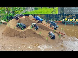 Rc Bronco Hilux Defender Jeep Crawler Mitsubishi climbing a difficult mountain...