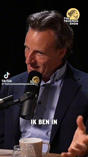 The Truman Show“Wist je dat de overheid een geheime ‘klootzakkenlijst’ had❓”🤔In dit fragment deelt jurist Jeroen Pols hoe hij in 2003 stuitte op een geheime zwarte lijst van wat hij een ‘schaduwoverheid’ noemt.Het doel?Burgers & ondernemers die de overheid niet aanstonden,-