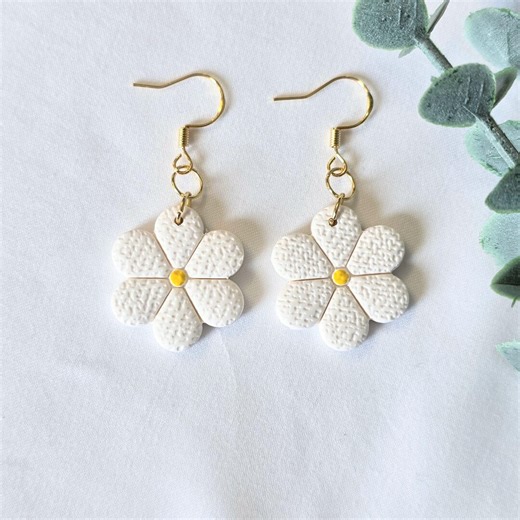 White Flower Earrings Polymer Clay, Daisy Dangle Earrings Handmade Floral Jewelry - Etsy