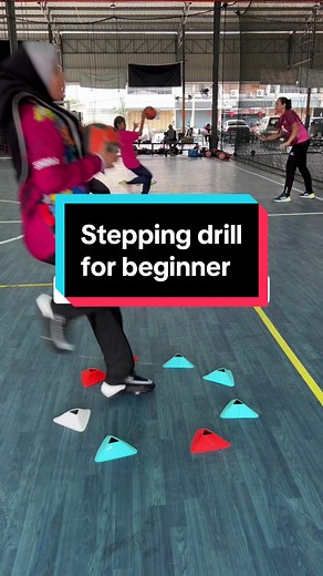 Here’s a lil drill for beginner that you can do to get your landing foot right to avoid stepping in netball. Give it a go! 🫶🏼 #FANetball #PrivateSession @An Najwa @fariha razak