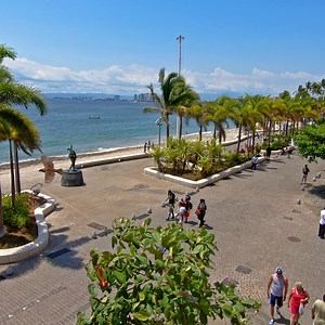 � � Puerto Vallarta Malecon www.puertovallarta.net/espanol | Puerto Vallarta Mexico