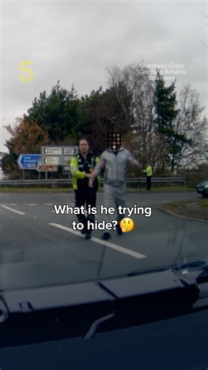 Detained and questioned, the suspect admits to no licence and no insurance. But PC Nick suspects there’s more to investigate 🚨 | Channel 5