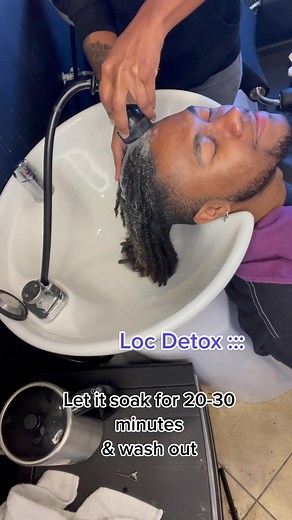 Locs Detox: How to Wash with Baking Soda and Lemon Juice