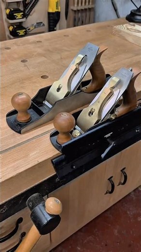 Variable-angle plane fence