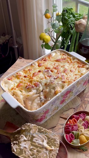 996K views · 10K reactions | Negresco This #chicken #casserole dish combines pasta with #Béchamel sauce. Ingredients and instructions in English follows Arabic instructions! 殺in first comment النجرسكو الجووووسي المكونات والطريقه في اول تعليق 殺 | Marwa Elsiguiny | Facebook