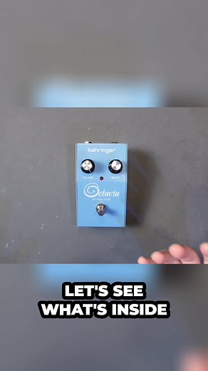 Let’s crack open this Behringer fuzz beast — inspired by Marcus Reeves’ teardown, I had to see what’s going on inside. Heavy enclosure, solid build, and even through-hole slots next to the SMD transistors… which means mod potential! The D-shaft pots might have to go, though. Perfect little platform for some proper fuzz experimentation ⚡️ #GuitarMods #FuzzPedal #ToneCrafter #BoutiquePedals #VintageVibes #DIYPedals #GuitarCommunity #GearTalk #GuitarTone | Hello Sailor Effects