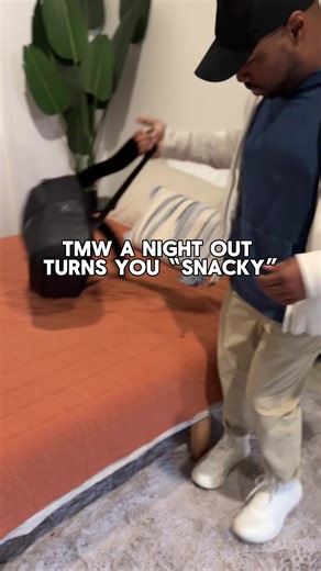 TMW a night out turns you “snacky” lol. Atkins’ soft baked energy bars are a perfect option if you’re hungry but are craving something sweet. I’ve tried all of them but I’m currently obsessed with the Vanilla Macadamia Nut flavor #atkins #sweattreats #fyp #fy #bestsnacks #nutrition #energybars