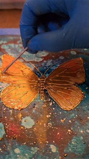 How to combine @PebeoPaints to add sparkly special FX magic to the 🦋 on this painting ✨️ #fineart
