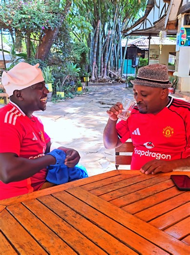 Manchester United Fun: Maji Akiitisha 🤣😂