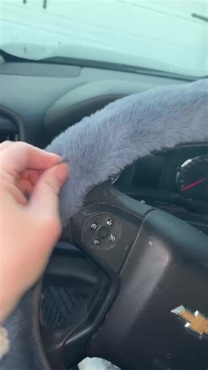 Upgrade your drive with this non-slip fuzzy steering wheel cover cozy, cute, and gives you better grip while driving 🚗✨ Plus it comes with matching accessories to pull your whole car vibe together. Comfort and style every time you hit the road. #caraccessories #carmusthaves #steeringwheelcover #caraesthetic #carupgrade