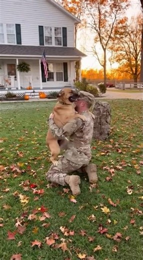 Emotional Reunion: Dog Greets Soldier Owner After a Long Separation 🐶❤️🎖️