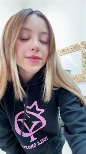 Dance Moves at Home: Yoela and Paula's Holiday Vibes