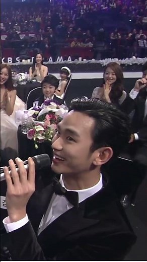 Kim Soo Hyun's Stunning “Parrot on the Crying Hill” Performance 🎤 | 2015 KBS Drama Awards 🦜