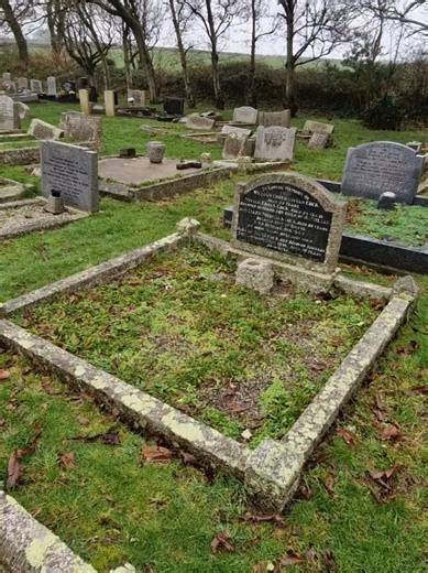 🧼 Double granite kerbed memorial deep clean ✨️ Back in the spring to complete the lettering🤛 🕊Many thanks to the family for allowing me to share #asmr #asmrsounds #cornwall #cornwallgravecare #grave
