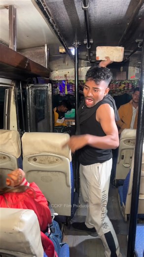 पागल ने ये चलती bus के क्या किया 😳 | Pawan Yadav - The Storyteller