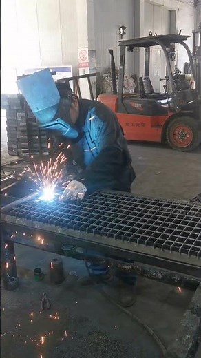 Factory Welding Process of G303/30/50 Steel Grating | Heavy-Duty Platform & Grating Manufacturing