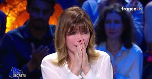 Isabelle Morizet (ex-Karen Cheryl) en larmes après le message de son mari dans La boîte à secrets (ZAPTV)