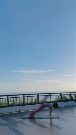 1.1K views · 30 reactions | Sun Salutation Benefits 1. Sun Salutation energizes your body and clears your mind. 2. A simple flow that builds strength, balance, and calm. 3. It wakes up your muscles and softens your stress. 4. One sequence to stretch, strengthen, and center yourself. 5. Move with your breath, and feel your whole body come alive. # # #yogapracticedaily #菩提瑜伽 #yogalife | Bodhi Yoga 菩提瑜伽 | Facebook