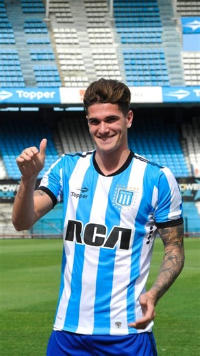 Racing Radio 🏆 on Instagram: "👆 UN DÍA COMO HOY. HACE 10 AÑOS: En 2016, Rodrigo De Paul volvía del Valencia 🇪🇸 a #RACING. Llegaba por la mañana y a la tarde era presentado como nuevo refuerzo. Además volvía al club Lisandro López. 👉 La Academia le sumó seis refuerzos a Facundo Sava para pelear el torneo y la Copa Libertadores. Entre ellos Federico Vismara, Sergio Vittor, Damián Schmidt, Facundo Pereyra."
