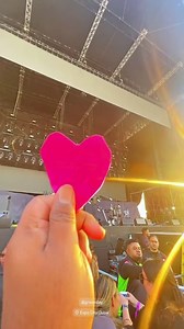Fans are entering @expocitudubai for the Green Day’s first concert in Dubai! 🎸🔥 Of course, @gdsaviorsproject fan action couldn’t be missed! Video by @shalulsss #greenday #billiejoearmstrong #trecool #mikedirnt | Green Day Italy - Italian Rage and Love