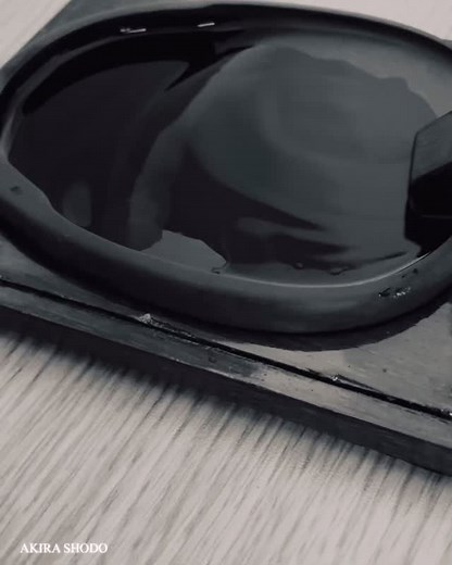 🇯🇵和(Wa/Harmony、Japanese spirit 、Japanese tradition) 🤝 和 (Wa): More than just a word—it’s the soul of Japan. ✨ Pronounced "Wa," this Kanji means Harmony, Peace, and Unity. Its ancient components, Grain 禾🌾 and Mouth 口👄, symbolize agreement through shared sustenance and gentle conversation. It's the foundation of Japanese society. What is your favorite 'Wa' (Harmony/Japanese spirit) that embodies the feeling of Japan? #learnjapanese#nihon#shodo#和 | AKIRA shodo