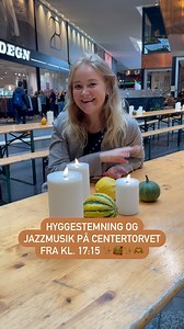 Tag din take away med på centertorvet og nyd den hyggelige stemning og live musik i form af blød jazz 🧡🎼🎶Hvad end du køber mad fra en af vores restauranter, kaffe fra en café eller en is fra Larsen, så er du mere end velkommen til at slå dig ned 🍜🍦🍱🍣☕️ Husk at vi har Open by Night, så centret er åbent til kl. 22 😎🥳 #herningcentret #openbynight #fællesspisning #livemusik | Herning Centret