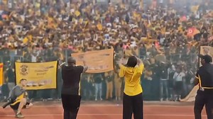 30K views · 1.6K reactions | Normalize being very direct, very straight to the point, very assertive. We love Kaizer Chiefs | Dj Look SA | Facebook