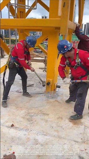 A hammer blow decides everything! How to install the tower crane pin