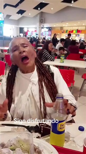 yessenia katywska Villanueva (@yesseniavillanueva1)’s video of sign
