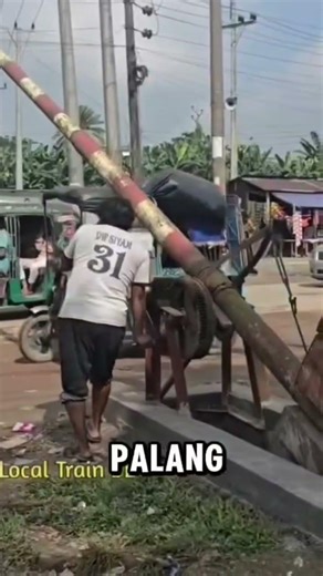 Manual railway crossing barrier
