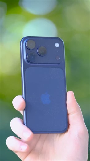 DasIstJay 📲 on Instagram: "Das iPhone 17 ist seit heute draußen - und die Frage ist wieder: Lohnt sich das neue Handy? Die neuen Kameras, das neue Design, das iPhone 17 Pro ist das beste iPhone aller Zeiten - aber ob du das Smartphone brauchst ist eine andere Frage 👀 #dasistjay #handy #smartphone"