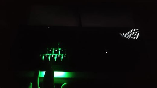 来自ROG耀光2幻的光污染，评论区亮亮你们的光污染😍@DOU+小助手 #游戏外设 #氛围灯效果 #沉浸式体验