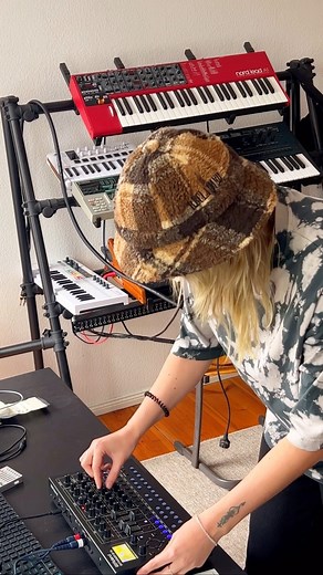 Welcome to ‘Building Beats with Nadia Struiwigh: A Roland Masterclass @amsterdamdanceevent Join us as Dutch artist and producer Nadia Struiwigh showcases her talents with Roland instruments. Witness the fusion of art and technology as she unveils her live performance and secrets to her signature beats of her latest album “Birds Of Paradise” on Dekmantel. Discover the essence of sound design as Nadia guides you through the intricate process of building beats from the ground up! Get hands-on with 