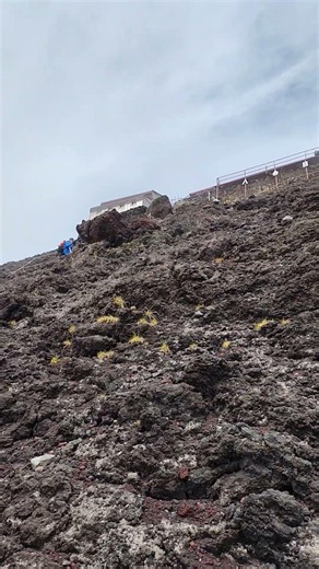 6月6日 辛亥 11時頃の富士山富士宮口8合下部✨