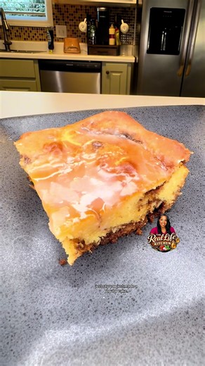 Viral Honeybun Cake 🧾 Ingredients Cake: 1 box yellow cake mix 4 large eggs 1 cup sour cream ¾ cup vegetable oil 1 tsp vanilla extract Cinnamon Swirl: 1 cup brown sugar (packed) 2 tsp ground cinnamon Glaze: 2 cups powdered sugar 3–4 tbsp milk 1 tsp vanilla extract 👩🏽‍🍳 Instructions 1. Prep Preheat oven to 350°F Grease a 9x13 baking dish 2. Make Batter In a bowl, mix: cake mix eggs sour cream oil vanilla Mix until smooth (don’t overmix) 3. Layer It Pour half the batter into your pan In a separ