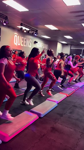 I LOVE ❤️ this movement • you’ll easily get 5,000 steps 👣 #reggiecfitness #newyearsresolution #workoutmotivation