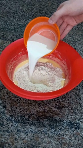 BOLO DE BANANA SIMPLES E FOFINHO