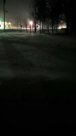 Hier soir a 11:30 stai terrible même les rafales rentraient sous mon abri d'auto qui a 3 murs.... | Christina Veilleux