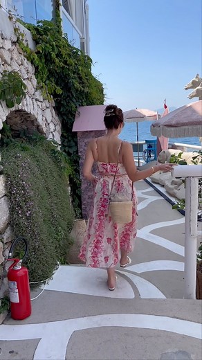 I can’t even begin to tell you about my sea sickness this day 😭 what was meant to be an amazing boat trip- getting some stunning shots in my bikini I could barely speak 🤢 didn’t get one shot posing 😂 I do love the scenic shots though pre puking 🤮 #capri #boat #boatlife #italytravel #italy_vacations | Imogen Thomas