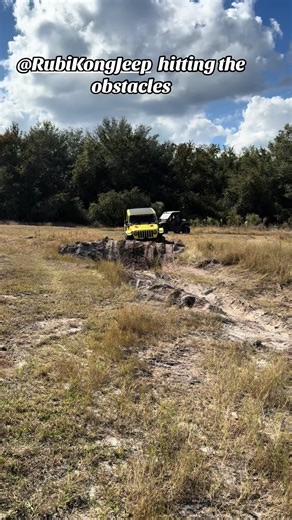 Making it look easy…just 5 minutes prior there was a wrangler stuck here 🤣🤣#tiktokviral #tiktokviral #obstaclecourse #jeep