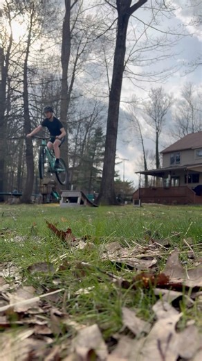 Kicker #mtb #bike #hardtail #fullsuspension #jump #biking #funny #lol #cool #train #awareness