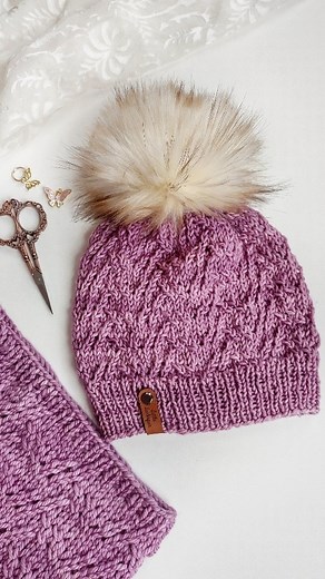 Anna Tucker on Instagram: "Knitting Tutorial: How to knit a Left Twist (LT). This technique is used in my Cliff Climber Hat & Cowl patterns. It gives the look of a cable without actually cabling! . Pattern: #CliffClimberHat #cliffclimbercowl Wool: @madelinetosh"