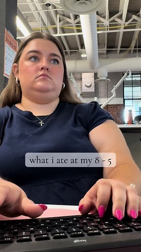 i already know the comments coming🤨 #wieiad #whatiateatmy8to5 #9to5 #matt #eatwithme #corporatelunch #worklunch