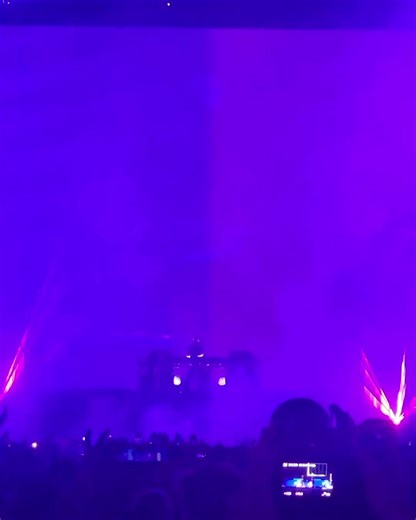 La musica electrónica es ese momento en el que el tiempo se detiene, las luces brillan más fuerte y la música se convierte en la única realidad. - - - #ElectronicMusic #EDM #TikTokMusic #ViralMusic #DJLife